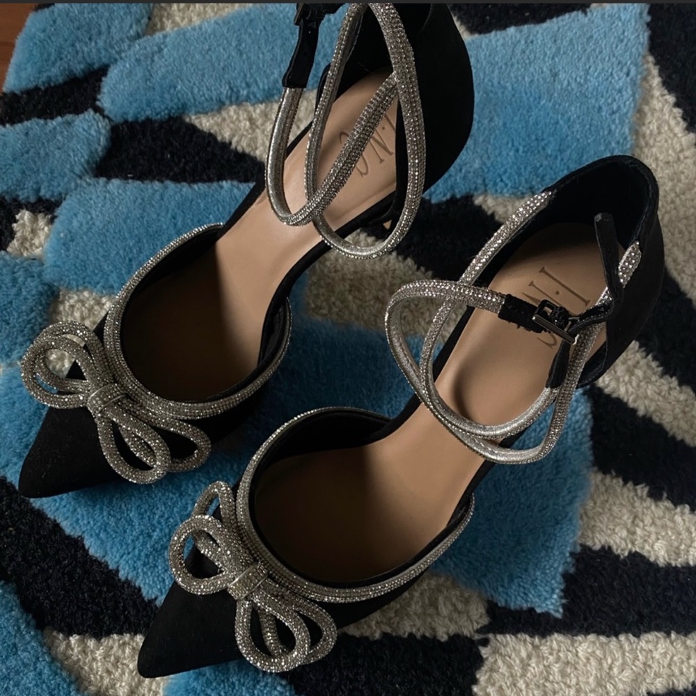 INC Bow Heels /Mach and Mach dupe 11us